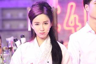 娄艺潇的表情包,笑出腹肌的瞬间